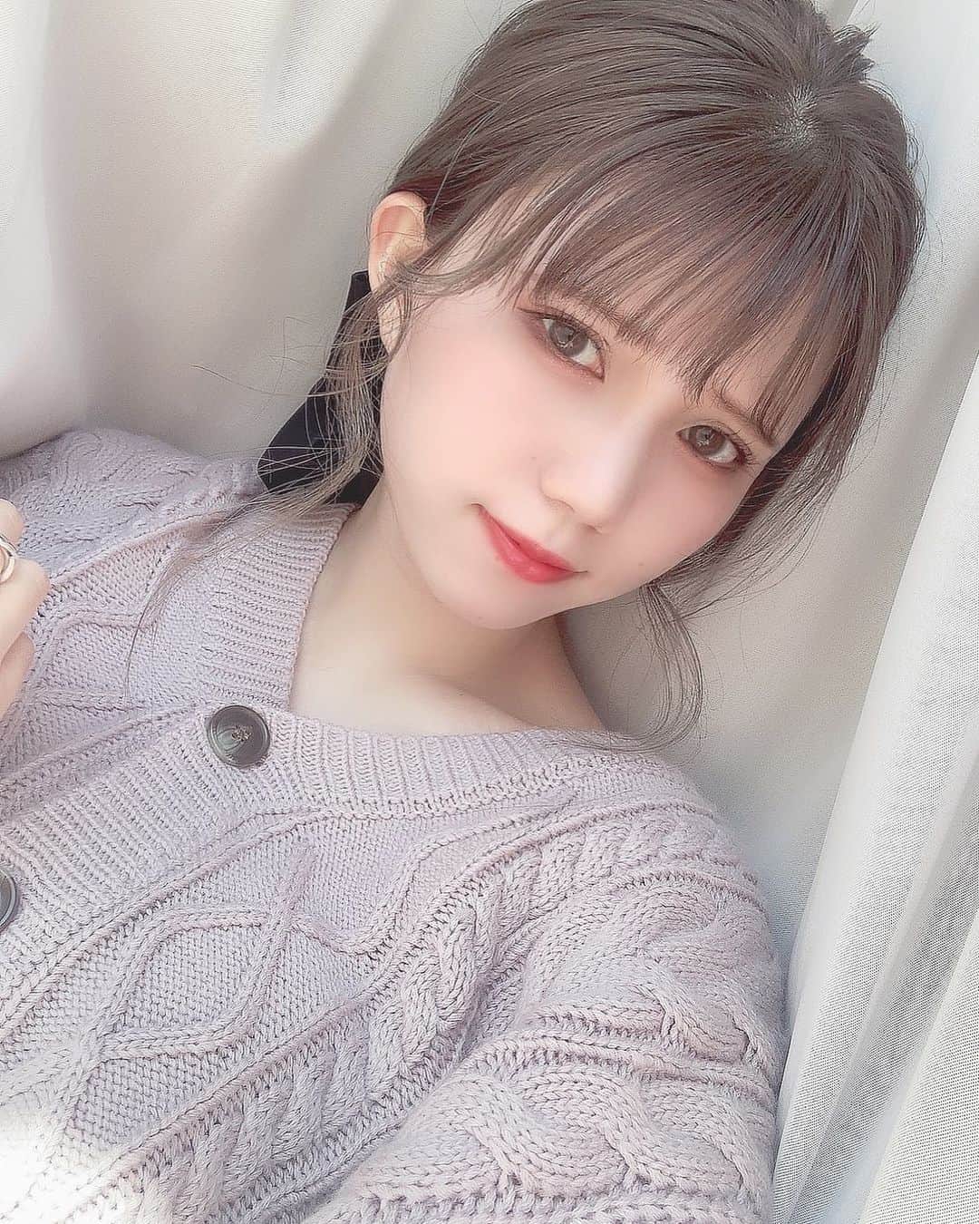 横山あみさんのインスタグラム写真 横山あみinstagram 太陽の光って大事だ 自撮り 自撮り女子 セルカ Selfie Selca 私服 ニット ニットコーデ ニットカーディガン Ootd あざとい あざとかわいい あざとガール 12月6日 時36分