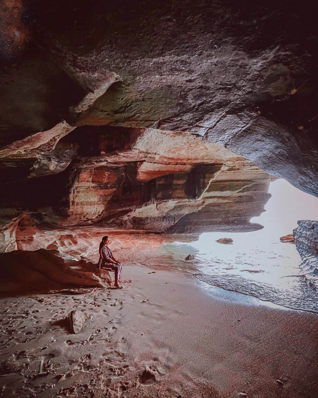 Ashantyさんのインスタグラム写真 - (AshantyInstagram)「If you can’t fly, then run If you can’t run, then walk If you can’t walk, then crawl But by all means, keep moving. #secretcave #sumba」12月6日 20時42分 - ashanty_ash