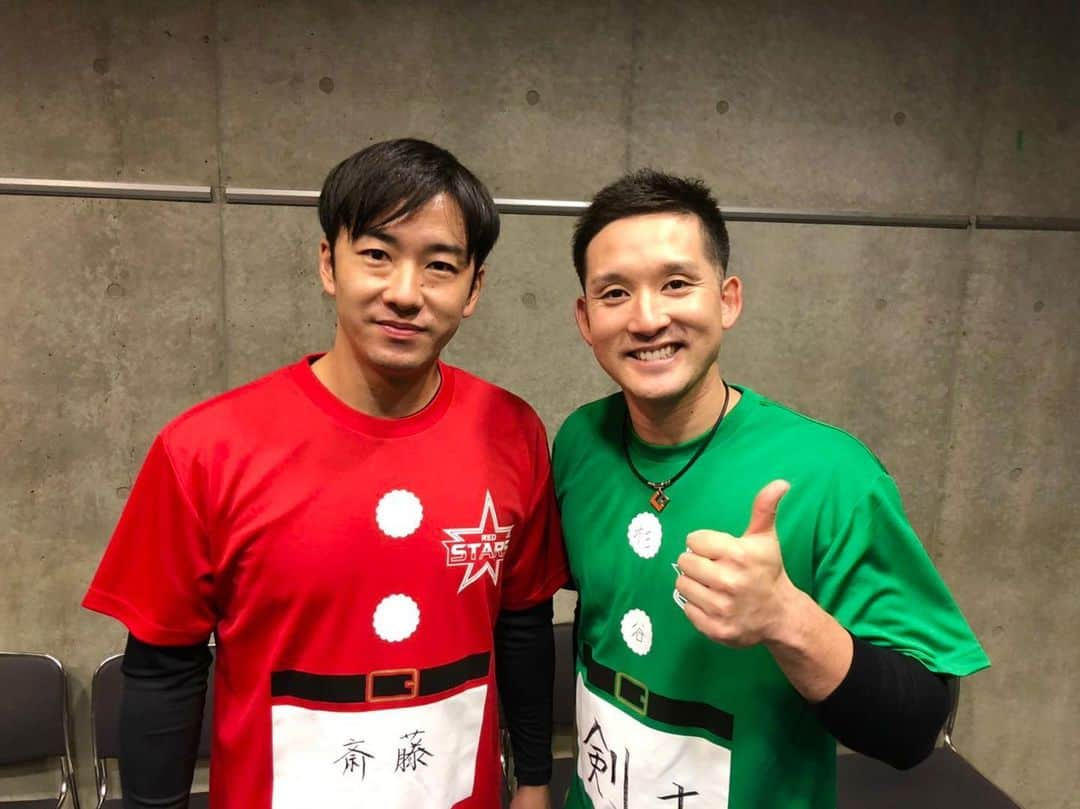 杉谷拳士さんのインスタグラム写真 - (杉谷拳士Instagram)「ファンフェスティバル2020🎄 今シーズンは無観客試合の時期もあり、ファンの皆さんとの交流が限られていましたが最後は札幌ドームに観客が入り無事開催されました〜😊(๑˃̵ᴗ˂̵)‼️  いつもお世話になっている優しいお兄さんとの写真です( ◠‿◠ )  #斎藤佑樹  #ファン感謝祭 #感謝 #ありがとう #2021年頑張ります #応援大使 #遠軽町」12月6日 20時51分 - kenshi.02