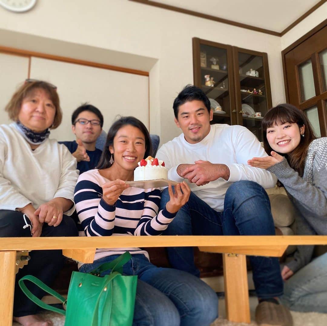 大村 奈央さんのインスタグラム写真 - (大村 奈央Instagram)「家族👨‍👩‍👧‍👦（みたいな人たちも本物もいるけれど、みんな家族みたいな感じ🥳💕）」12月6日 20時48分 - naoomura