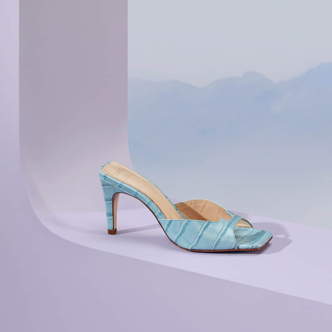 Schutzのインスタグラム：「WEEKEND HEELS 🧡 #schutzxginger」