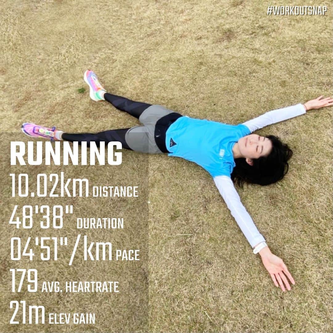 のインスタグラム：「🏃‍♀️.ℂ𝕎-𝕏 ℕ𝕀ℙℙ𝕆ℕを走ろう。& #みんなでぼっちマラソン 10km女子 10.00🅚🅜 𝚛𝚞𝚗 𖤐𖤐𖤐 . ラン友さん達がペーサーをしてくれました✨ しかも私と合流する前15km走ったあとに!!! みんな優しすぎ&体力がすごい🥺✨ 最近はいっつも1人で 写真撮ったり休み休みで走っていたので 久しぶりにノンストップで早く走れるのか分からず🙄 キロ5か切るくらいっていうふわっとしたリクエストに優しく応えてくれました👏🏻 . 結果こんな頑張れた🥺✨ 走ってる間もいっぱい励ましてくれて ほんとにみんなありがとう❣️ . ぼっちマラソンじゃなくなっちゃって @sudaccchi さんごめんなさい笑 いつも企画本当にありがとうございます😊✨ みんなと走れるって本当にありがたいことだなとしみじみ☺️ シューズは先日買った #zoomfly3 初おろし♡ . 今日はこの後テニスのレッスンで へろっへろでした😇 . . . Special thanx⸜(๑⃙⃘'ᵕ'๑⃙⃘)⸝⋆︎* @naitocopa2004 @hayamarun_ 北野さん and Photo @shirapyonsports  . . . #みんなでぼっちマラソン大会 @cwx.jp #cwxnipponを走ろうバーチャルマラソン2020 #cwxnipponを走ろうバーチャルマラソン2020冬 #cwxnipponを走ろう #cwxnipponを走ろうバーチャルマラソン  #happyrunning #happyrunner  #runningday #runninglife #runninglifestyle  #runninggirl #朝ラン #10kmラン」