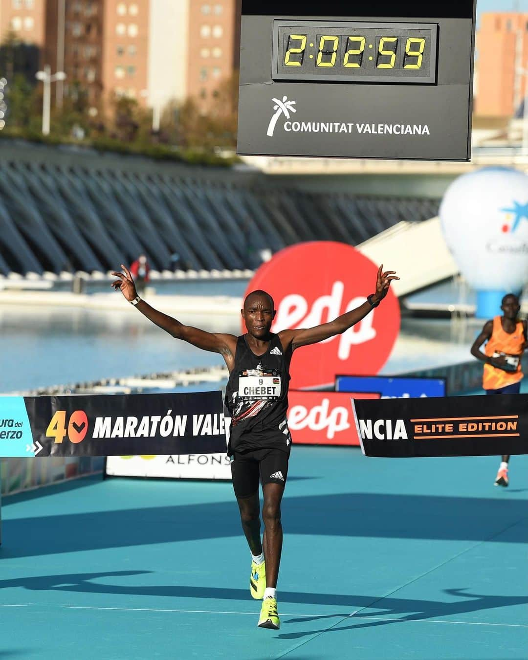 adidas Runningさんのインスタグラム写真 - (adidas RunningInstagram)「“Progress doesn’t happen in a straight line, it’s about momentum, commitment, and the belief that you will be ready.”   @evans.chebet.31 takes home the 🥇 in Valencia.  ⏱ [2:03:00] 👟: Adizero Adios Pro  — #running #adidasrunning #adizeroadiospro #adidas」12月6日 21時02分 - adidasrunning