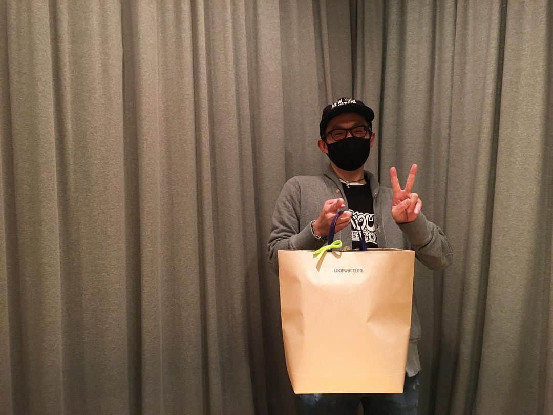 のインスタグラム：「. 【 #LWSNAP】 その昔、ミニベロで関西を縦横無尽に駆け回っていた強者、Kさん。今回のご来店でまた知らない内に愛車が増えていましたね…(^^;  Kさん、今年もお忙しい中、受注会アイテムをお迎え頂き誠にありがとうございました！  ※林道では十分に気を付けて下さいね。  The heavy cyclist of LW customer ;-)  #loopwheeler #LWOSAKA #LWSENDAGAYA  #tsuriami #ループウィラー #ループウィラー大阪 #ループウィラー千駄ヶ谷 #吊り編み #日本製スウェット #Madeinjapan #スウェット #パーカ #LWBASIC #lwコーデ」