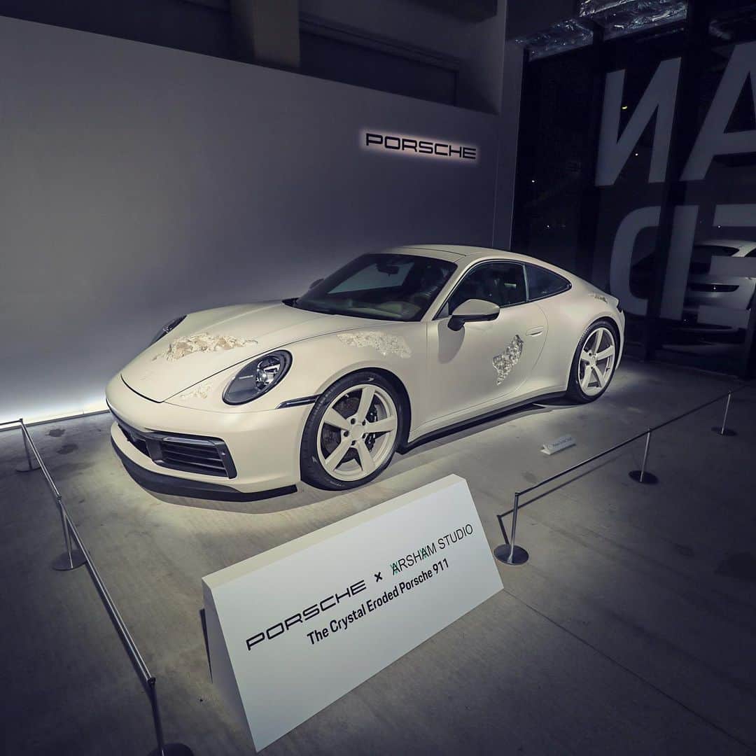 Porsche Japanさんのインスタグラム写真 - (Porsche JapanInstagram)「12月8日(火)から原宿で期間限定でオープンする「 Porsche Taycan Popup Harajuku」ではタイカンだけでなく、ダニエル・アーシャムの象徴的なモチーフを外観に取り入れたアートカー”Crystal Eroded Porsche 911”も展示中します。  詳しくはプロフィールから特設サイトをチェック。  #ポルシェ #Porsche #911 #danielarsham #アート #タイカン原宿」12月6日 21時05分 - porsche_japan