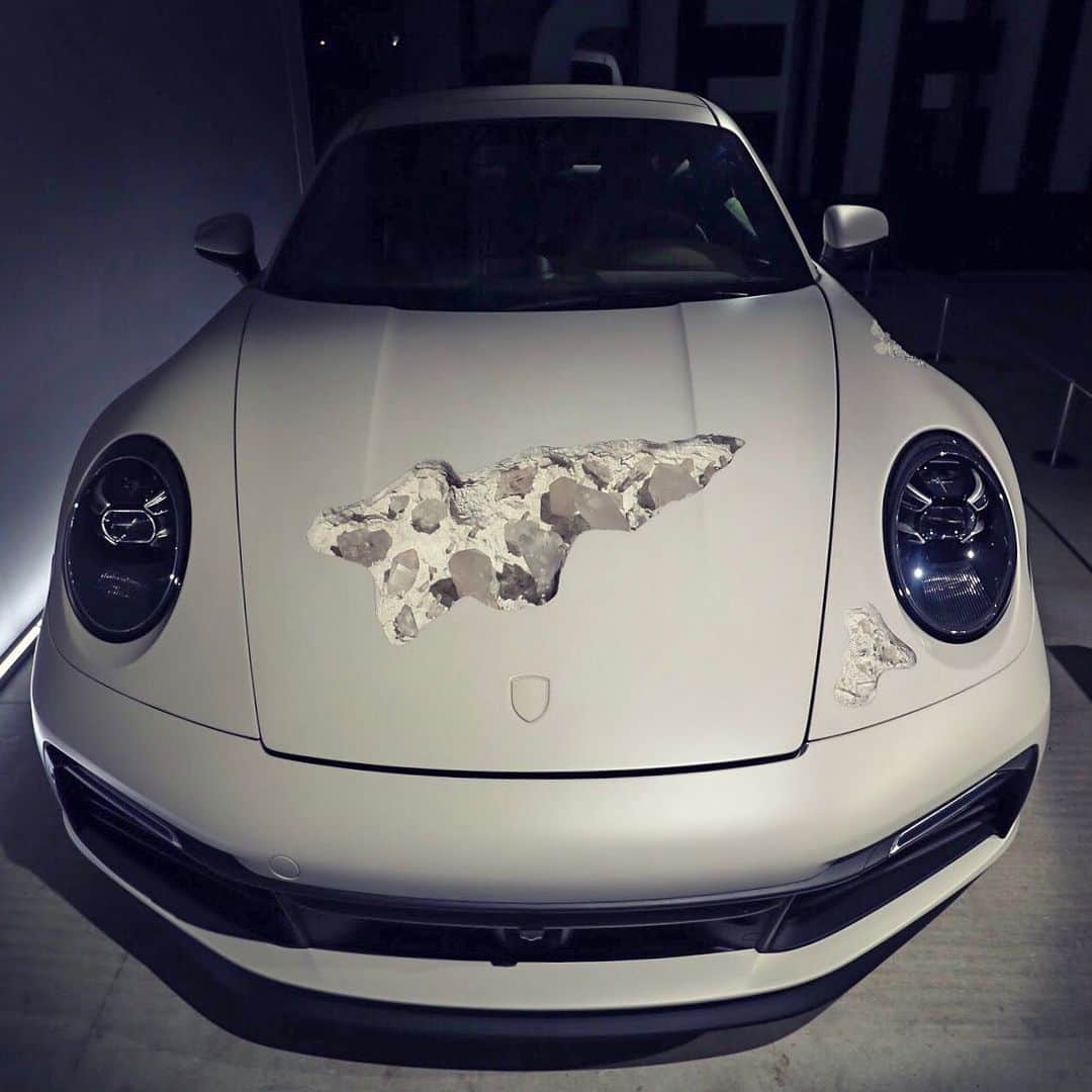 Porsche Japanさんのインスタグラム写真 - (Porsche JapanInstagram)「12月8日(火)から原宿で期間限定でオープンする「 Porsche Taycan Popup Harajuku」ではタイカンだけでなく、ダニエル・アーシャムの象徴的なモチーフを外観に取り入れたアートカー”Crystal Eroded Porsche 911”も展示中します。  詳しくはプロフィールから特設サイトをチェック。  #ポルシェ #Porsche #911 #danielarsham #アート #タイカン原宿」12月6日 21時05分 - porsche_japan