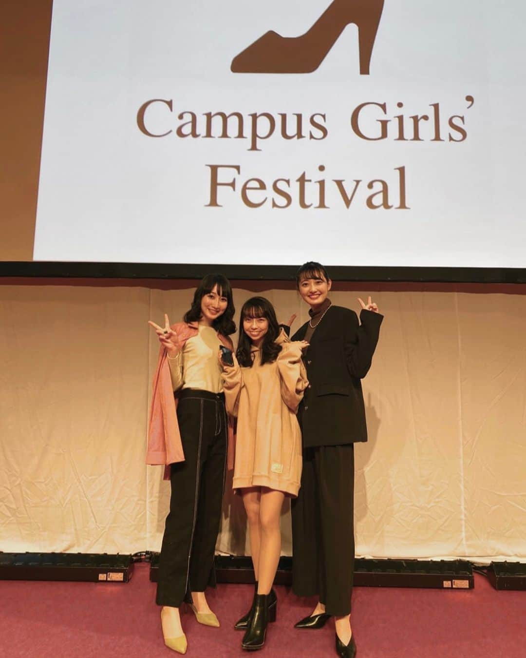 渋谷栞南のインスタグラム：「.  Campus Girls' Festival お越し頂いた皆様、ありがとうございました！  ワンピース着ながらガッツリ踊っていた者です✋  正直出場するか迷ったのですが ミスコンに出させて頂いたのに一度もステージに立たず終わってしまうこと 応援して下さった皆様に晴れ舞台を生で見て頂ける可能性があること そして、今年のミスコン出場者をステージに立たせてあげたい！というこのイベント主催者のヴァッツ美良さん（ @miravats_06 ）の思いをお聞きして出演を決意しました。  結論、出演させて頂いて本当に良かったです！！！ もちろんステージも楽しかったし（緊張したけど） 会えないと思っていた他大学ミスの皆様とお話しできて幸せでした。。。  このような機会を作って下さったヴァッツ美良さんを始め 企画・運営してくださった皆様、 本番サポートしてくださったスタッフの方々、 ご支援頂いた皆様、 見に来てくれた成蹊広研の皆様（大好きです）、 応援していましたと声かけて下さった方、 本当にありがとうございました！！  ーーーーーーーーーーーーーーーーーー  衣装スタイリングして下さったのは スタイリストのルミさん（ @eru_offi ）です！ レンガ色のジャケットにピスタチオカラーの靴を合わせるなんて！！絶対思い浮かびません！！笑 jacket,pants: @egoist_official  shoes: @randa_pic   #ミスコン#ミスコンテスト#ミス成蹊2020#campusgirlsfestival#キャンパスガールズフェスティバル」