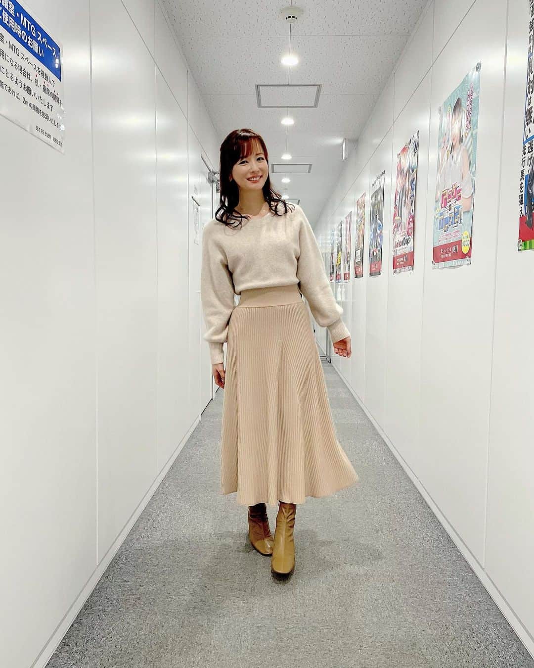 皆藤愛子さんのインスタグラム写真 - (皆藤愛子Instagram)「❤︎ #BSイレブン競馬中継 の衣装🐴🧡 ふわふわのニット、暖かかったです😊」12月6日 21時29分 - aiko_kaito_official