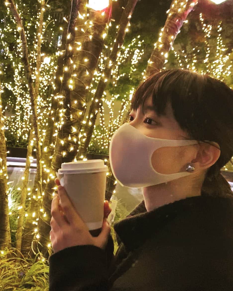 小向なるのインスタグラム：「コーヒーも近頃はホットな気分☕️ みなさまのお勧めのコーヒー店はありますか？ #coffee」