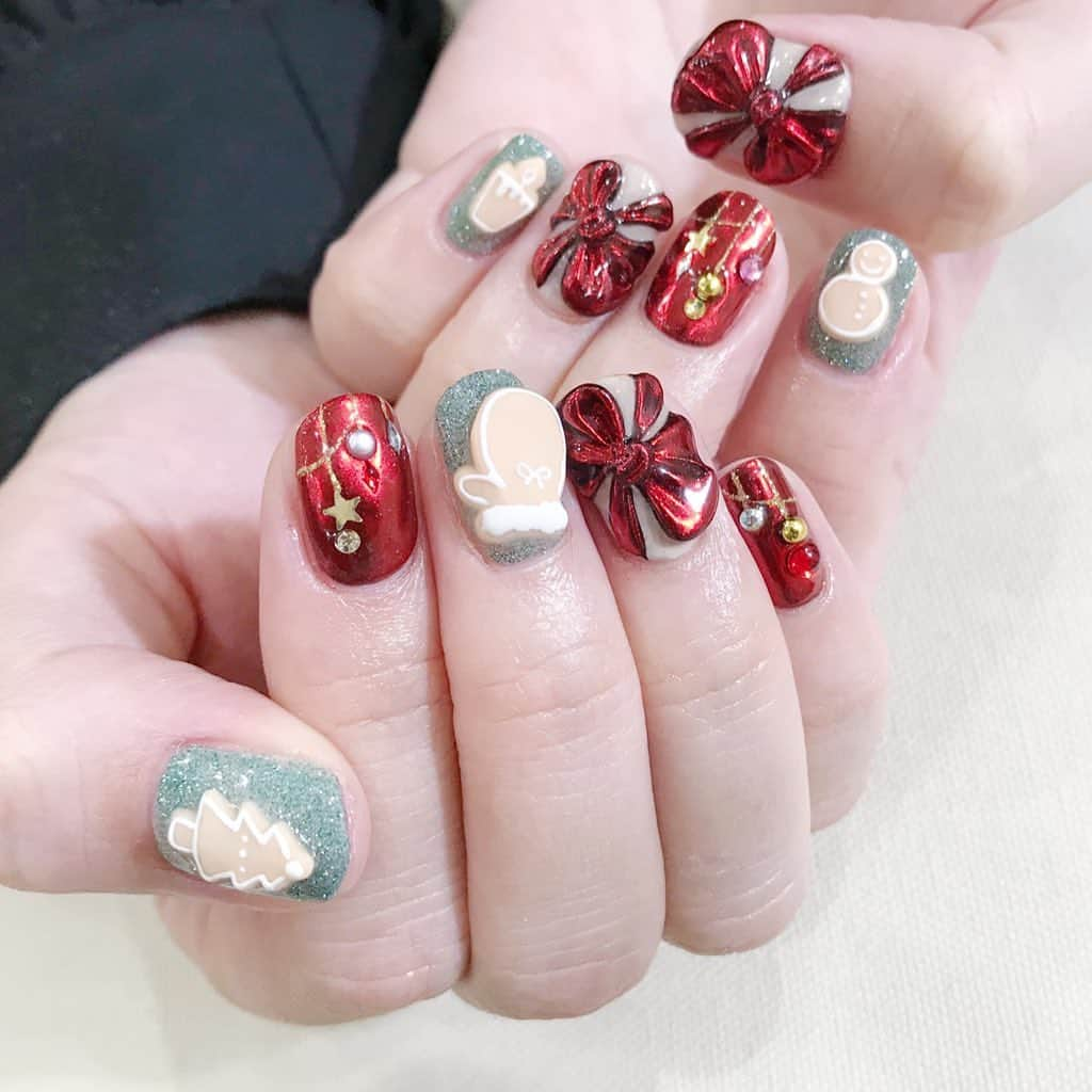 なかやまちえこさんのインスタグラム写真 - (なかやまちえこInstagram)「Christmas nails🎄⠀ ⠀ #nail #nails #nailart #ネイル #美甲 #ネイルアート  #japanesenailart #manucure #japanesenails #manicurist #gelnails #أظافر #네일아트 #미용 #vẽmóng #ngườiđẹp  #เพ้นท์เล็บ #искусствоногтя #artedeuñas #เพ้นท์เล็บเจล #ジェルネイルデザイン #ネイルデザイン #senikuku #クリスマスネイル #xmasnails #christmasnails #可恩 ちゃん @dreamy_canon」12月6日 21時38分 - chiekonakayama