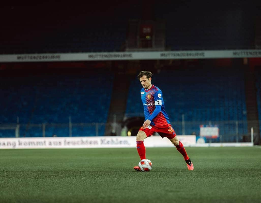 ヴァレンティン・シュトッカーのインスタグラム：「Konzentrierte Teamleistung von Anfang bis Ende ➡️ Verdienter Sieg! 💪🏼🔴🔵 #VS14 @fcbasel1893」