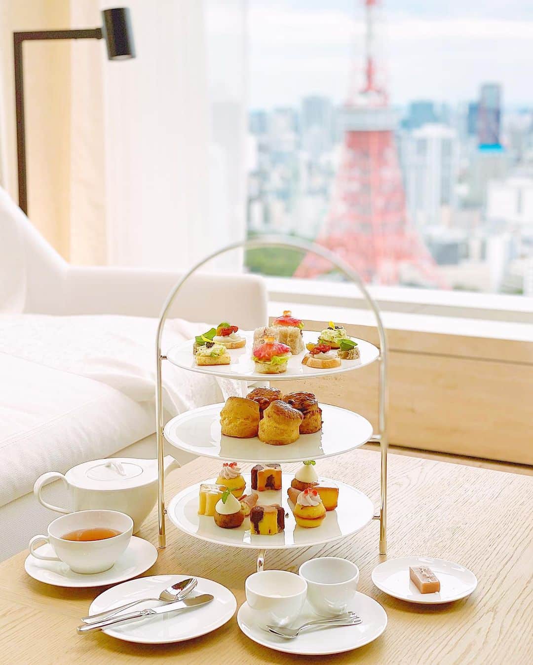 𝐧𝐚𝐜𝐡𝐢𝐦𝐮のインスタグラム：「𝐸𝑑𝑖𝑡𝑖𝑜𝑛 𝐴𝑓𝑡𝑒𝑟𝑛𝑜𝑜𝑛𝑡𝑒𝑎 🍰🥂🧁」