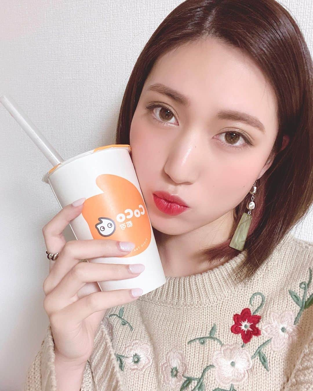 岩下真奈さんのインスタグラム写真 - (岩下真奈Instagram)「2020.12.06 #CoCo都可 🥤 * CoCo都可( @cocotea.jp )のタロイモラテ飲んできた🍠 . 甘いお芋の味と、芋の潰れた食感、 プリントッピングのとぅるんとした食感と甘さが 新感覚でとっても美味しかった🤤 一口目はビックリするけど、クセになる… ホットで飲むのが良い！甘党には最高、おすすめ🪴 . . . #model #fashion #makeup #ootd #portrait #pr #publicrelations #taro #cocoyam  #タロイモ #タロイモラテ #ココトカ #新商品  #冬季限定 #渋谷カフェ #渋谷 #トリドリベース #ミスコン #メイク #邦ロック好きな人と繋がりたい #ヘアアレンジ #おしゃれさんと繋がりたい #ファッション #ポートレート #サロンモデル #撮影依頼募集中 #被写体モデル」12月6日 21時40分 - mana_mdleam