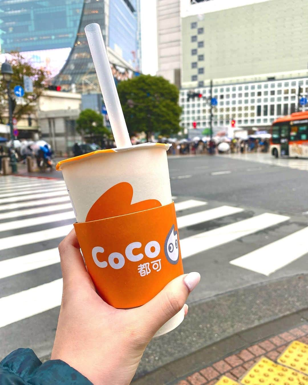 岩下真奈さんのインスタグラム写真 - (岩下真奈Instagram)「2020.12.06 #CoCo都可 🥤 * CoCo都可( @cocotea.jp )のタロイモラテ飲んできた🍠 . 甘いお芋の味と、芋の潰れた食感、 プリントッピングのとぅるんとした食感と甘さが 新感覚でとっても美味しかった🤤 一口目はビックリするけど、クセになる… ホットで飲むのが良い！甘党には最高、おすすめ🪴 . . . #model #fashion #makeup #ootd #portrait #pr #publicrelations #taro #cocoyam  #タロイモ #タロイモラテ #ココトカ #新商品  #冬季限定 #渋谷カフェ #渋谷 #トリドリベース #ミスコン #メイク #邦ロック好きな人と繋がりたい #ヘアアレンジ #おしゃれさんと繋がりたい #ファッション #ポートレート #サロンモデル #撮影依頼募集中 #被写体モデル」12月6日 21時40分 - mana_mdleam