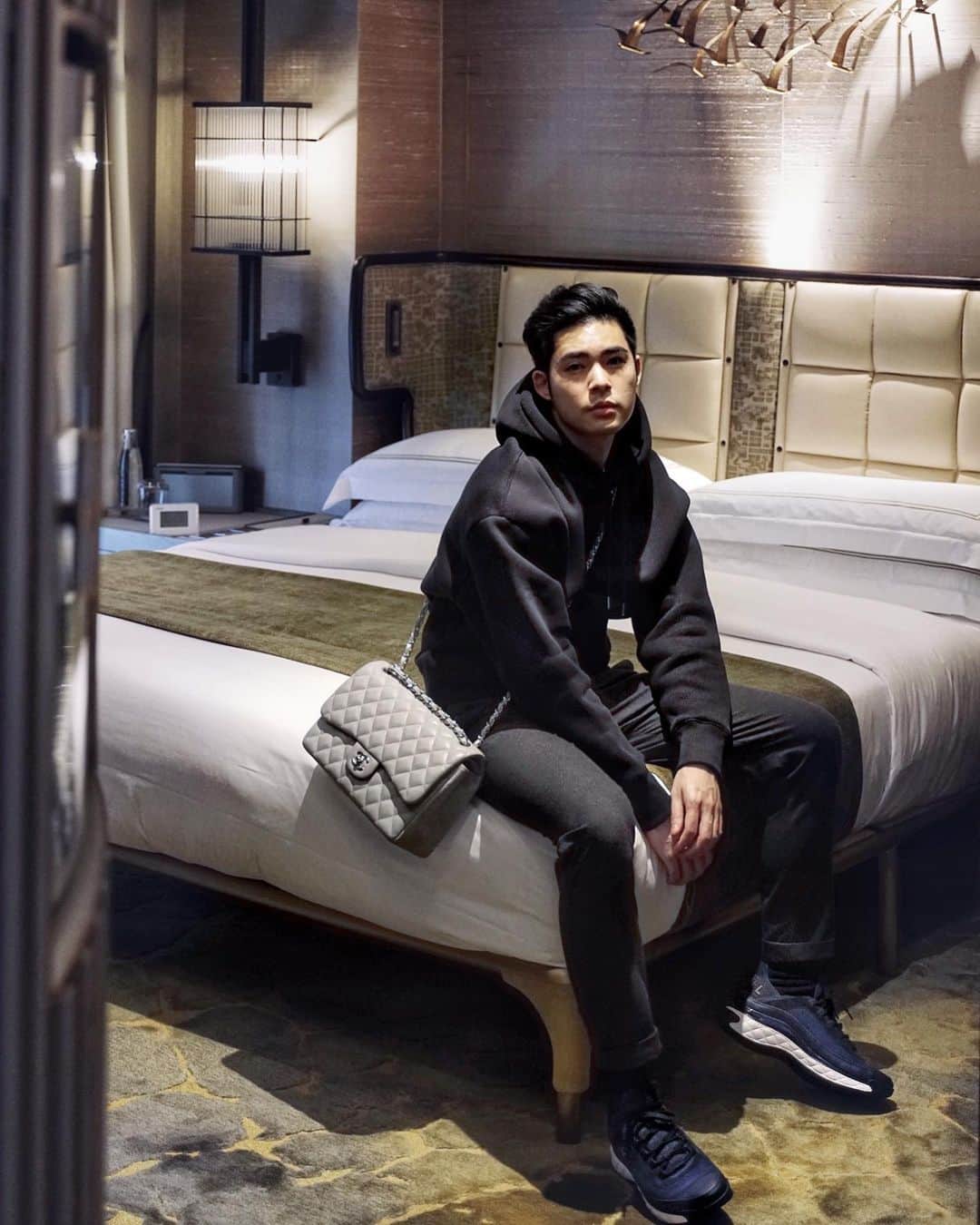 Christoffer Chengのインスタグラム：「Had a wonderful Santa is callin’ staycation at the @mo_landmarkhk , can’t wait to check out the spa and the amazing restaurants here!! 🤩🤩🤩 #landmarkmandarinoriental」