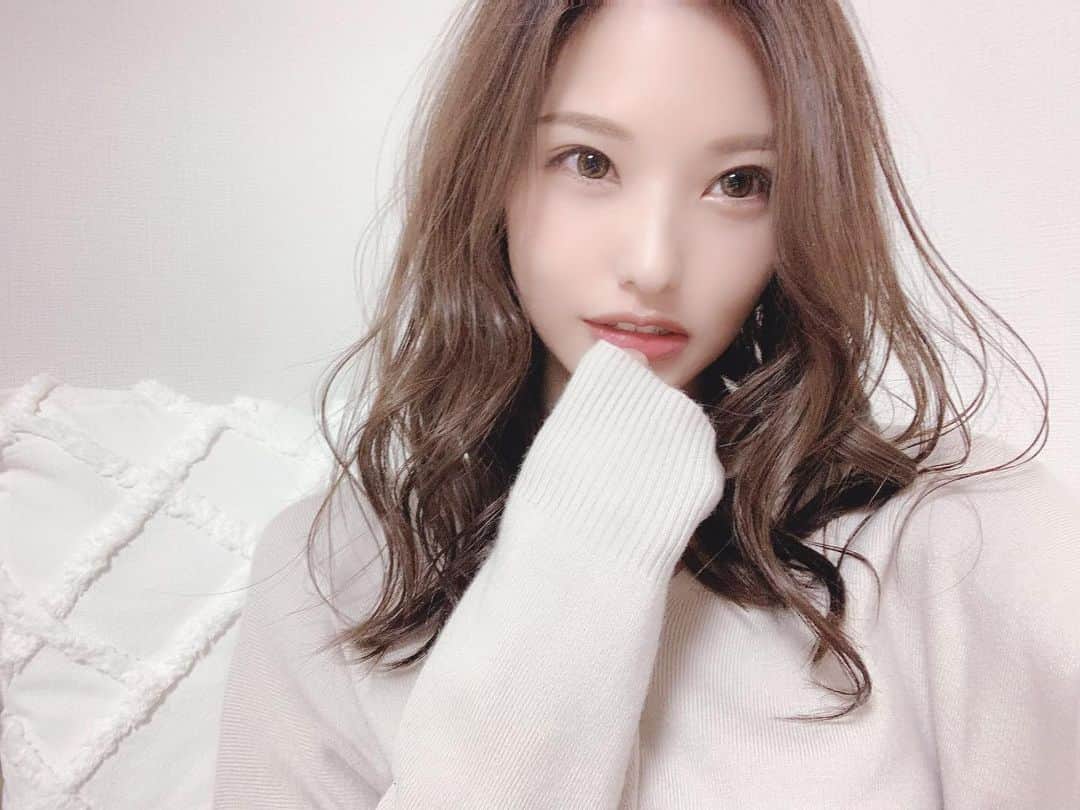 のインスタグラム：「＊ NEWアイコン  #アイコン #トップ画 #珍しく自撮り  #セルフィー  #selfie  自分で決められないから これも決めてもらった🥰」