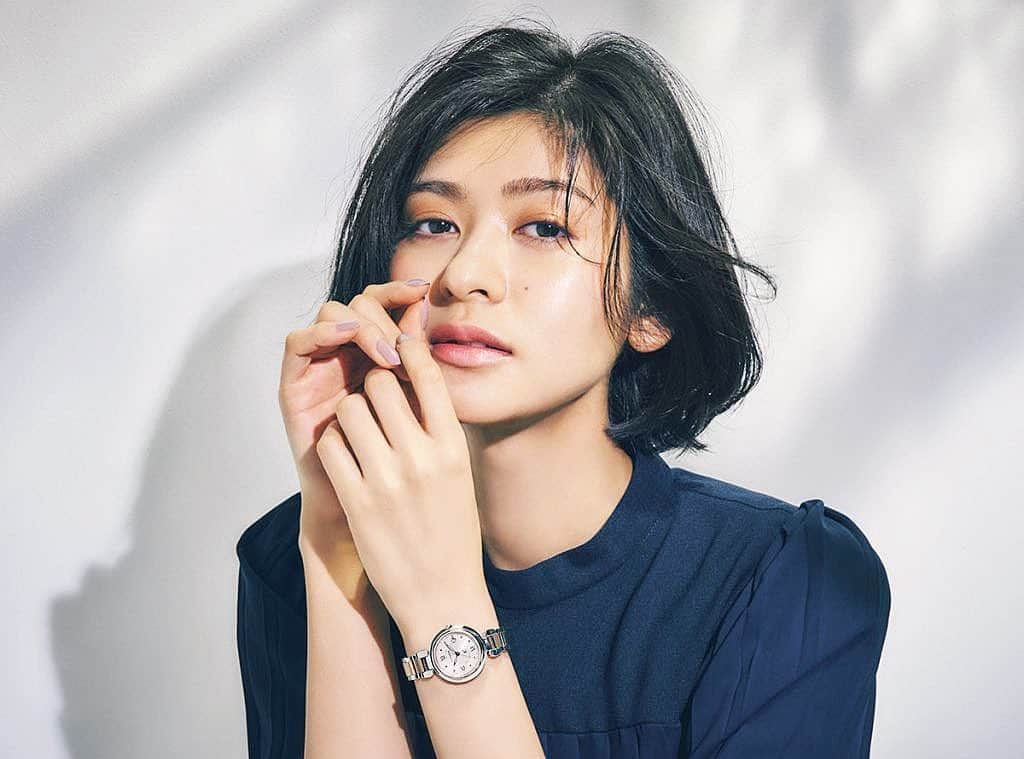 石井美絵子さんのインスタグラム写真 - (石井美絵子Instagram)「CLASSY. 最新号📚 洗練された腕時計… ぜひチェックしてください☺️💭 @classy_mag_insta  @murohashiyuki  #classymagazine」12月6日 21時43分 - mikako.ishii