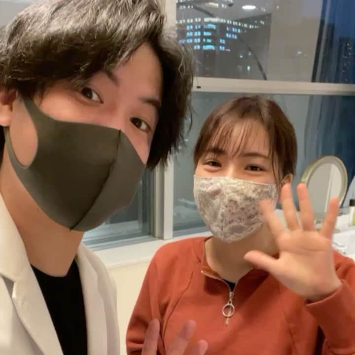 美容整体師川島さん。のインスタグラム：「YouTube仲間の微々ちゃん🎥 @okamebibichan  . 今月も身体と脳の調整で 自律神経リラックスできるように メンテナンス👨‍⚕️ . 12/10 みんなにご報告です。 . #整体Filament #整体 #美容 #骨盤矯正 #小顔矯正」
