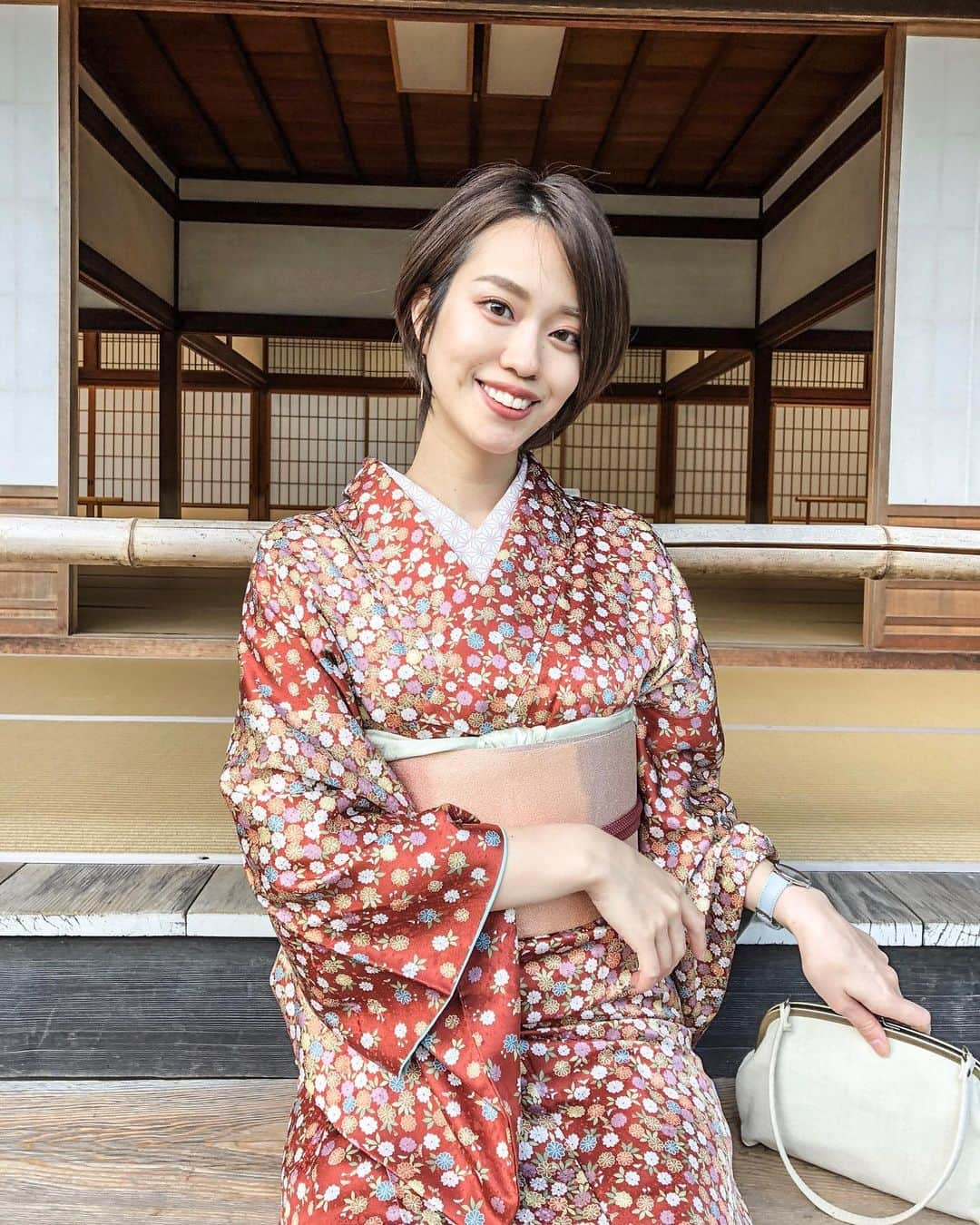 荒川知美(Arakawa Tomomi) のインスタグラム：「.﻿ 着物とショートの相性良きですな🥰﻿ ﻿ ﻿ 載せたい写真いっぱいあるのに﻿ なかなか投稿できてない😂﻿ 暫しお付き合いくださいませ🙇‍♂️﻿ ﻿ #京都 #京都観光 #着物 #着物レンタル #嵐山 #天龍寺 #国内旅行 #京都旅行 #kyoto #kyotojapan」