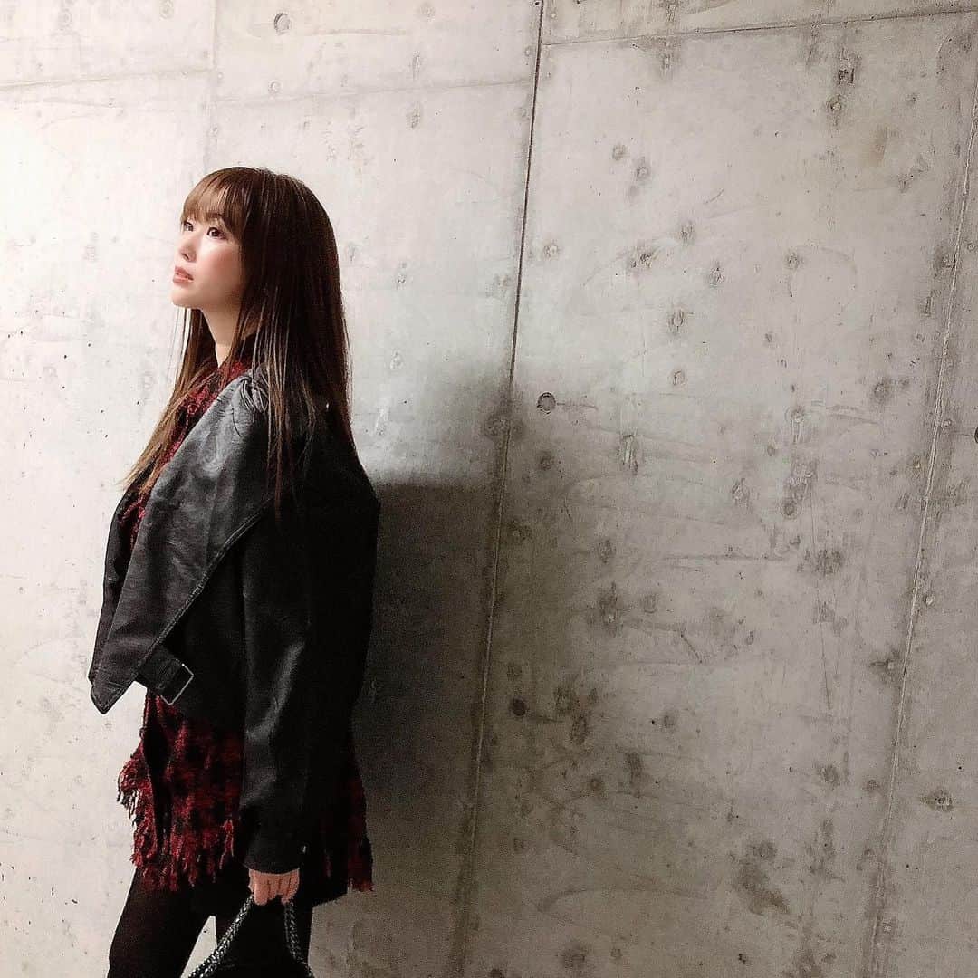 藤川沙弥のインスタグラム：「ゆるっとざっくりと 着れるライダース♡ 中に分厚いknitも着れちゃう🧶」