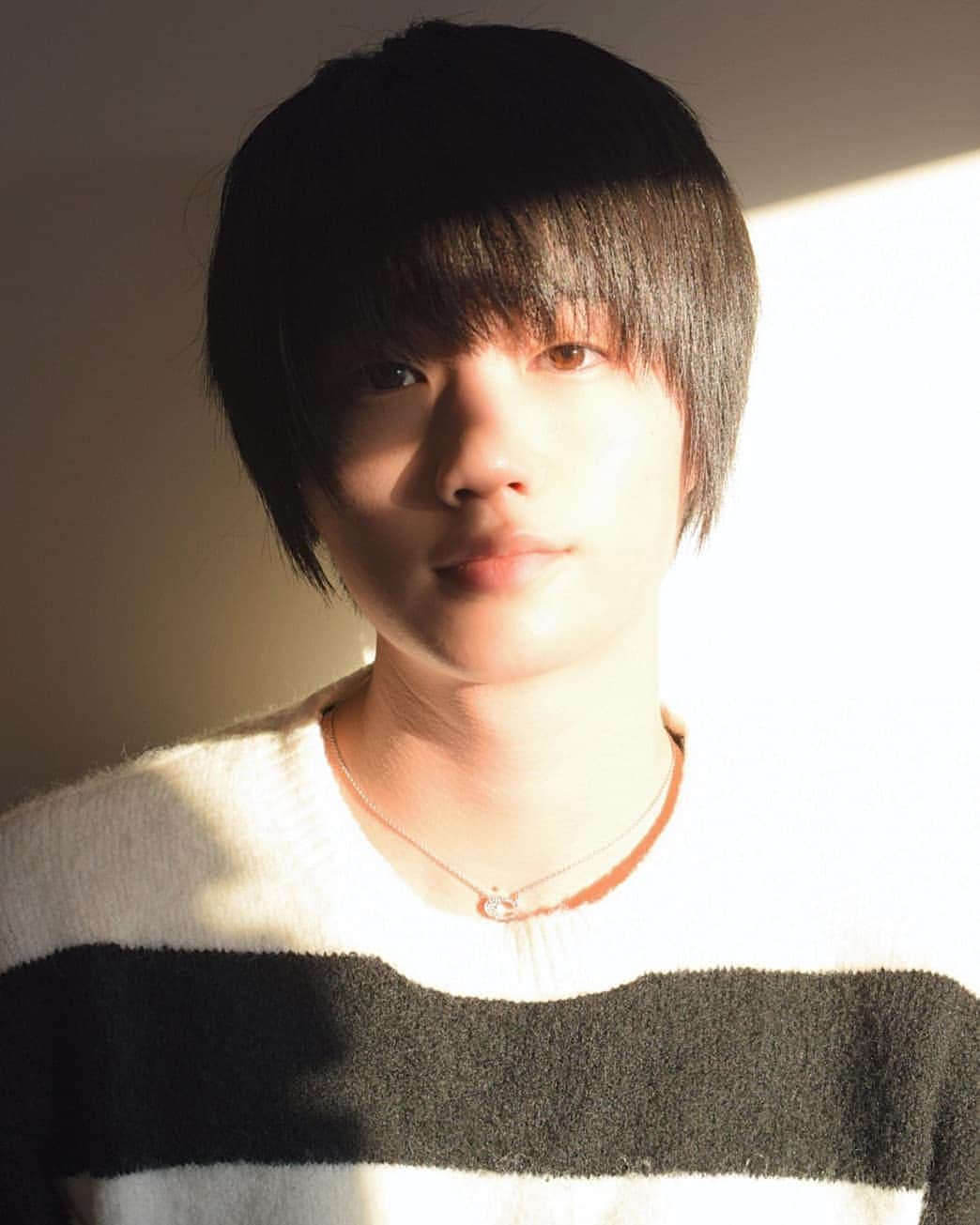 外山将平のインスタグラム：「ニットの季節🧶  photo by:key #photooftheday#camera#portrait#model#外山将平#役者#俳優#今日の外山#ootd#Nikon#肌#美肌#一重 #写真#撮影#カメラ#ポートレート#ファインダー越しの私の世界#カメラ好きな人と繋がりたい#筋トレ#作品撮り#黒髪#メガネ男子#冬#winter#fashion#followｍe#カフェ休憩#ニット男子」