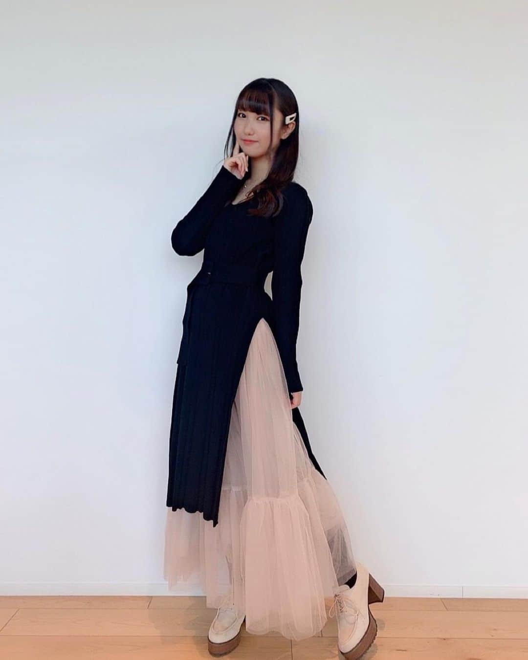 宮田有萌のインスタグラム：「12/6 オンライン個別トーク会.｡.:*･ . . 大人っぽいけど可愛い服！！ . . メンバーから褒めてもらえました(๑>◡<๑) . . #rienda #ワンピース #チュールスカート #fashion #デートコーデ #大人女子 #大人可愛い #ラストアイドル #宮田有萌」