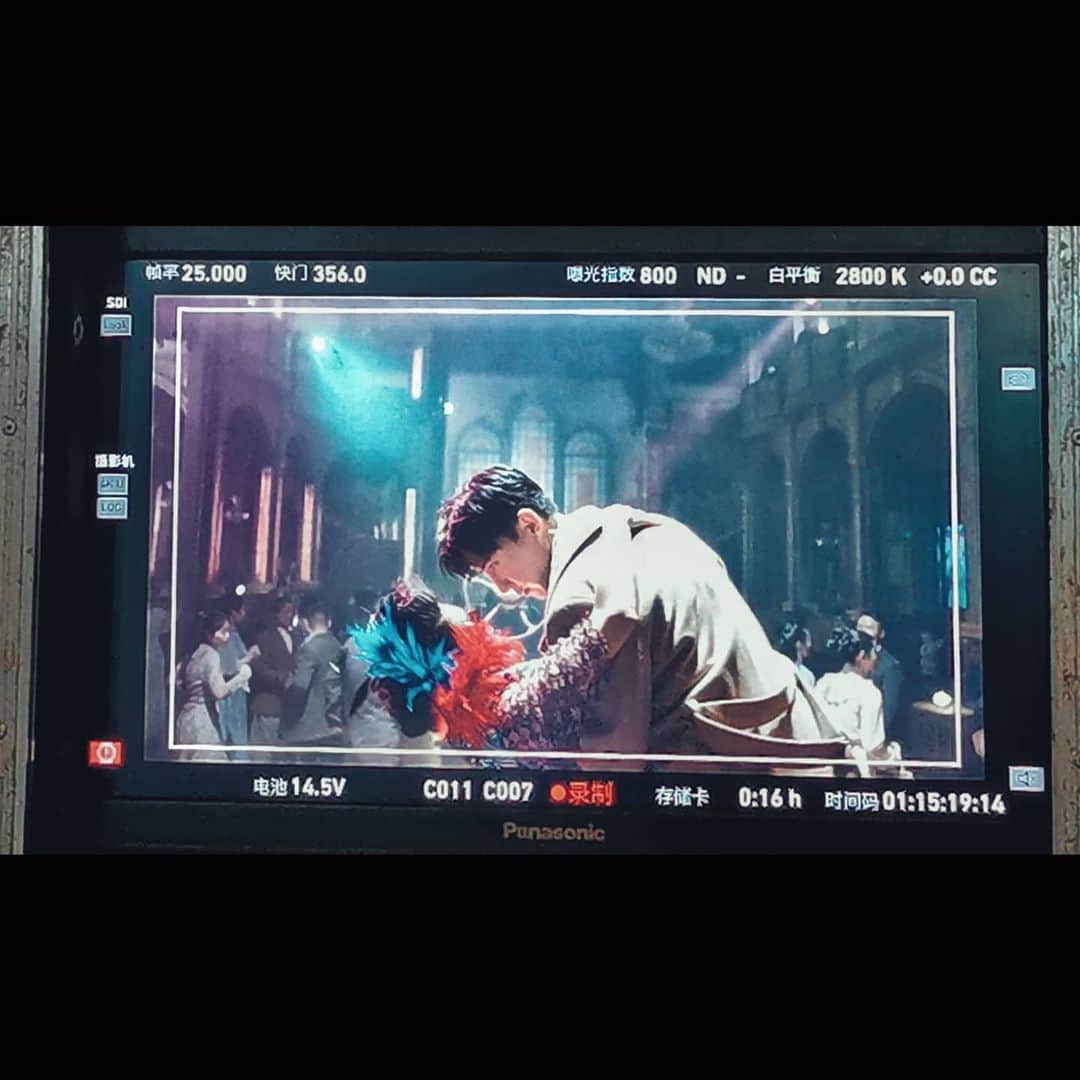 ダンソン・タンのインスタグラム：「查案我是很認真的🕺💃 #DT #唐禹哲 #橫店」