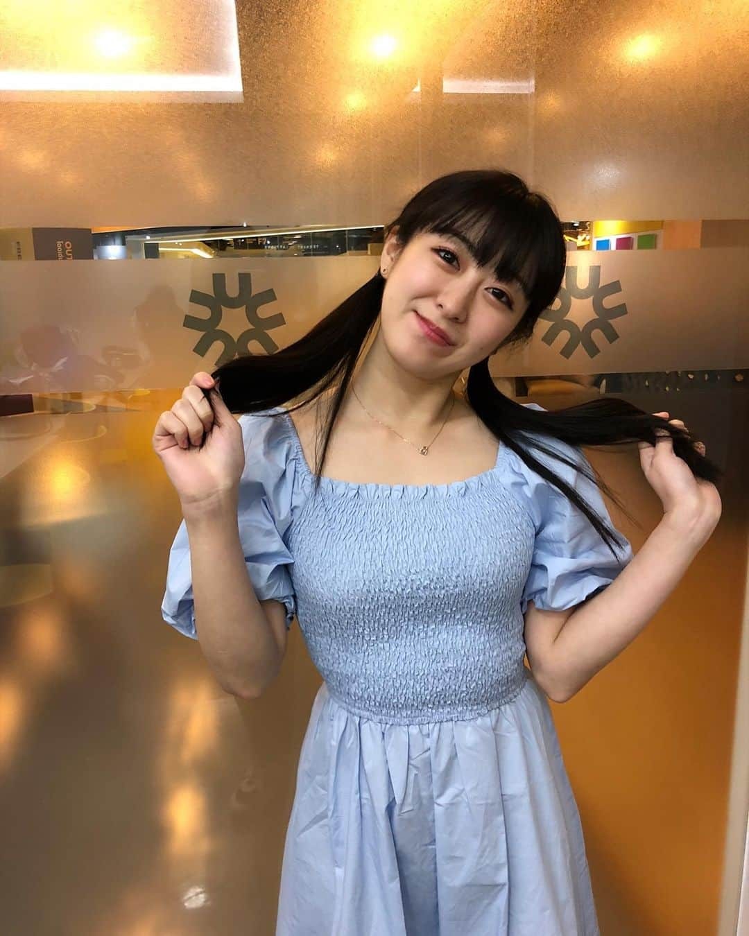 伊豆田莉奈さんのインスタグラム写真 - (伊豆田莉奈Instagram)「ขอบคุณทุกคนมากๆที่มาเชียร์พวกเราทั้ง2วันนะคะ☺️💗 สนุกมากๆและมีความสุขมากๆค่ะ😍 ทุกคนสนุกมั้ยคะ?🥺 กลับบ้านดีๆนะคะ🥺💕 แล้วพวกเราจะมาหาทุกคนอีกแน่นอนนะคะ✌️✌️ แล้วเจอกันนะคะ😋💕  2日間私達の応援に来てくれた皆さんありがとうございました☺️💗 めっちゃ楽しかったしめっちゃ幸せでした😍💗 皆さんは楽しかったですか？🥺 気をつけて帰って下さいね🥺💕 私達は絶対また皆さんに会いに行きますね✌️✌️ またね😋💕  #izurinacgm48 #cgm48popupminiconcert #伊豆田莉奈 #いずりな #melonjuiceth #cgm48」12月6日 22時11分 - rina.cgm48official