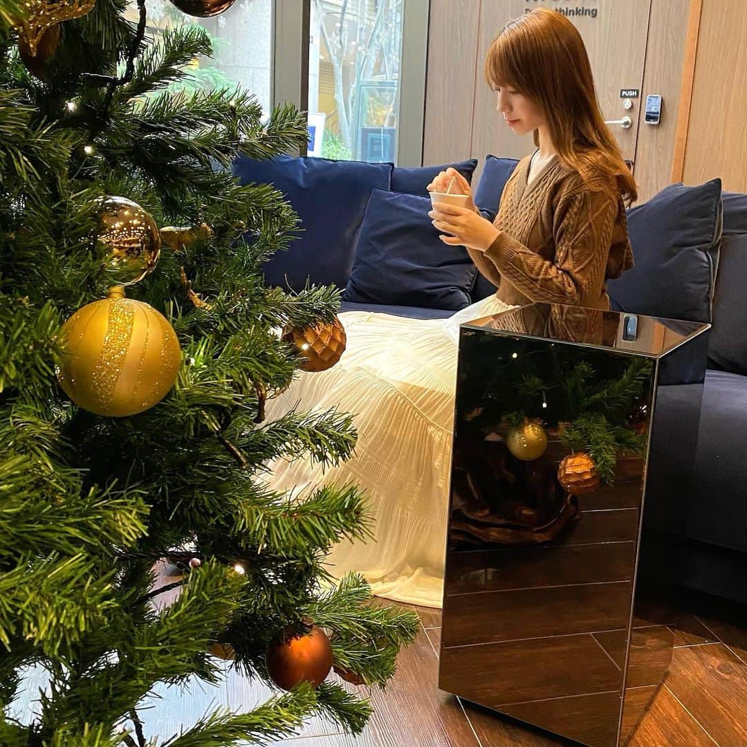 YUMIのインスタグラム：「. もうすぐクリスマスだね🎄🎅  このミニ丈のニット×ワンピース レイヤードが可愛い😘  @iradowl_official  @amerivintage   #iradowl#amerivintage#onepiece#coffeetime  #dress#xmas#christmas#code#garrawayxmas  #ニット#ワンピース#クリスマス」