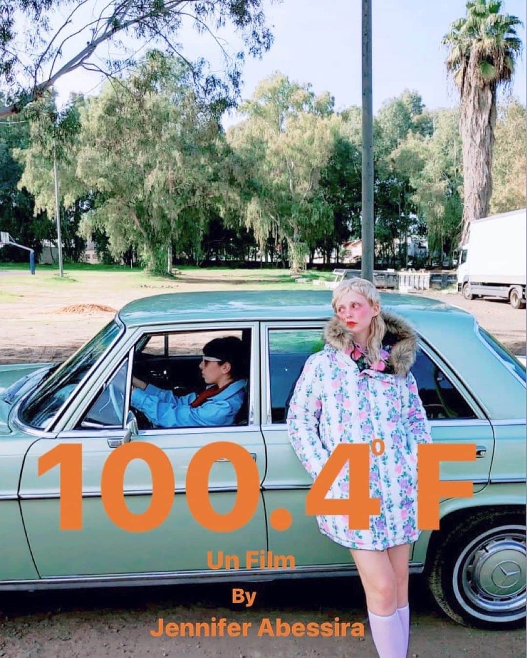 ペティート・メラーさんのインスタグラム写真 - (ペティート・メラーInstagram)「100.4 #Fahrenheit A lil film starring moi by @jenniferabessira Coming s🌼🌼nish #Mercedes #mercedesbenz」12月6日 22時20分 - petitemeller