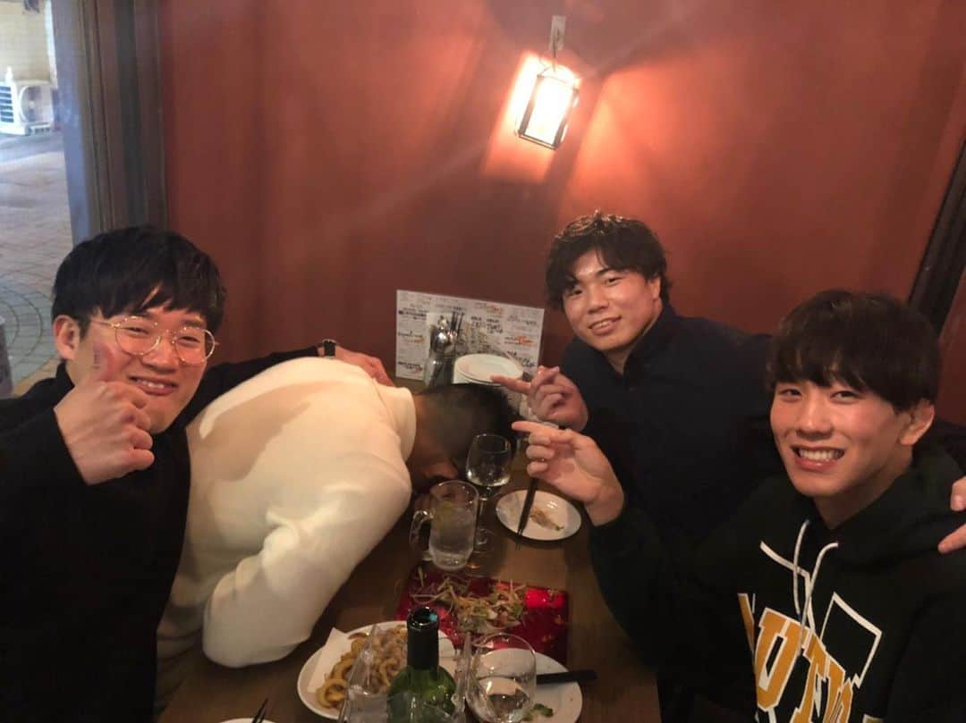 乙黒拓斗のインスタグラム：「ジュースで酔ってる人のテンションについていく  #白ブドウジュース」