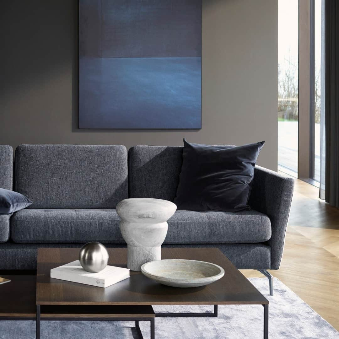 BoConceptさんのインスタグラム写真 - (BoConceptInstagram)「“Little Moments. Extraordinary Memories.” For a hygge-evoking colour scheme this Christmas choose soothing blues. Pair them with rich brown hues for an effortlessly cosy space.  Osaka sofa from £1,834  Lugo coffee table from £269  Loom rug from £1,659  #boconcept #liveekstraordinaer #hygge #christmas #danishchristmas #livingroom」12月6日 22時16分 - boconcept_official