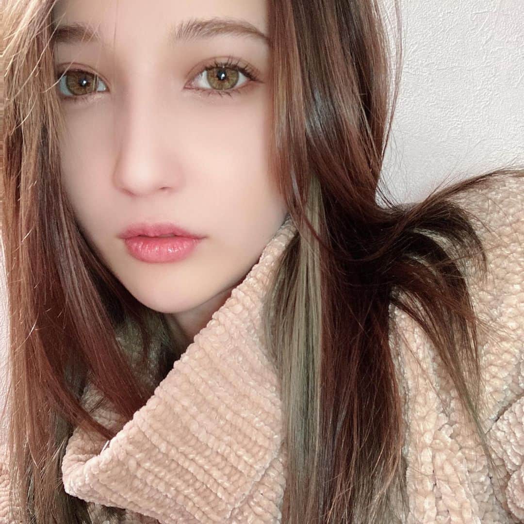 のインスタグラム：「♡♡♡ · · · 最近SNSサボり気味😶💭」