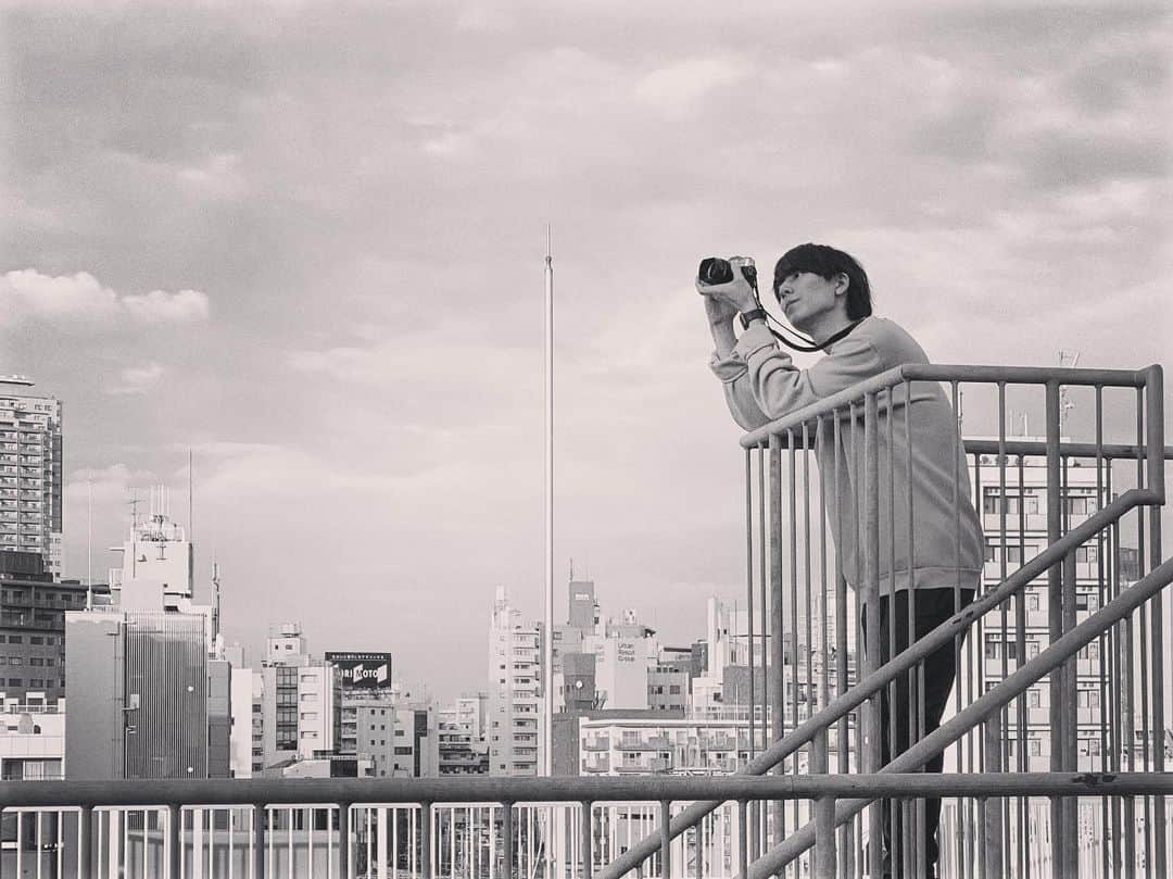 朝田淳弥のインスタグラム：「📷 たまにはプライベート写真の投稿でも📸 最近はカメラ常に持ち歩いてる！  #ミラーレス一眼 #カメラ」