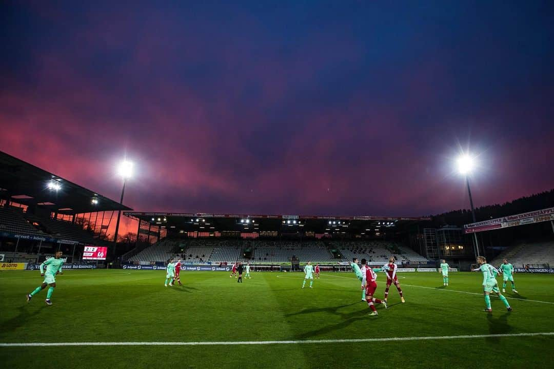 マティアス・ギンターのインスタグラム：「Ein letztes Mal #schwarzwaldstadion 🥲 #kindheitserinnerungen #scfbmg #heimat」