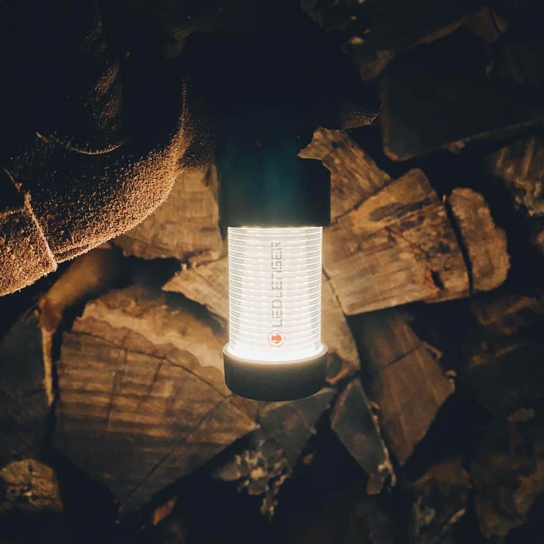 Takafumi Gotoのインスタグラム：「夜な夜な薪運び💡」