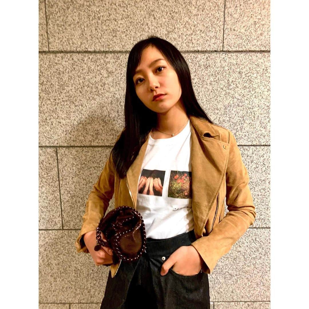 工藤綾乃のインスタグラム：「バック、Tシャツ最高に可愛いの @stellamccartney   日曜どうお過ごしでしたか？ 久しぶりにテコンドー受けてきました。久しぶりすぎてちょっと型を間違えてしまったけど最高に楽しいです #stellamccartney #mango#johnlawrencesullivan #gvgv#ootd」