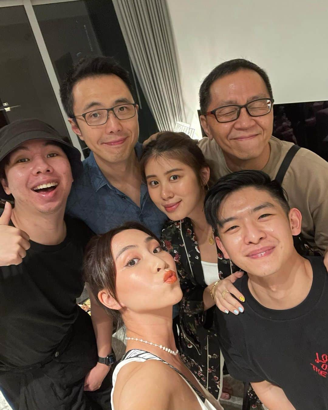 ソニアのインスタグラム：「Weekend snaps with some of my favourite people :’) Most of these pics aren’t even taken from my phone cos I was having the best time 💃 YALL GIVE ME LIFFFFEEE」