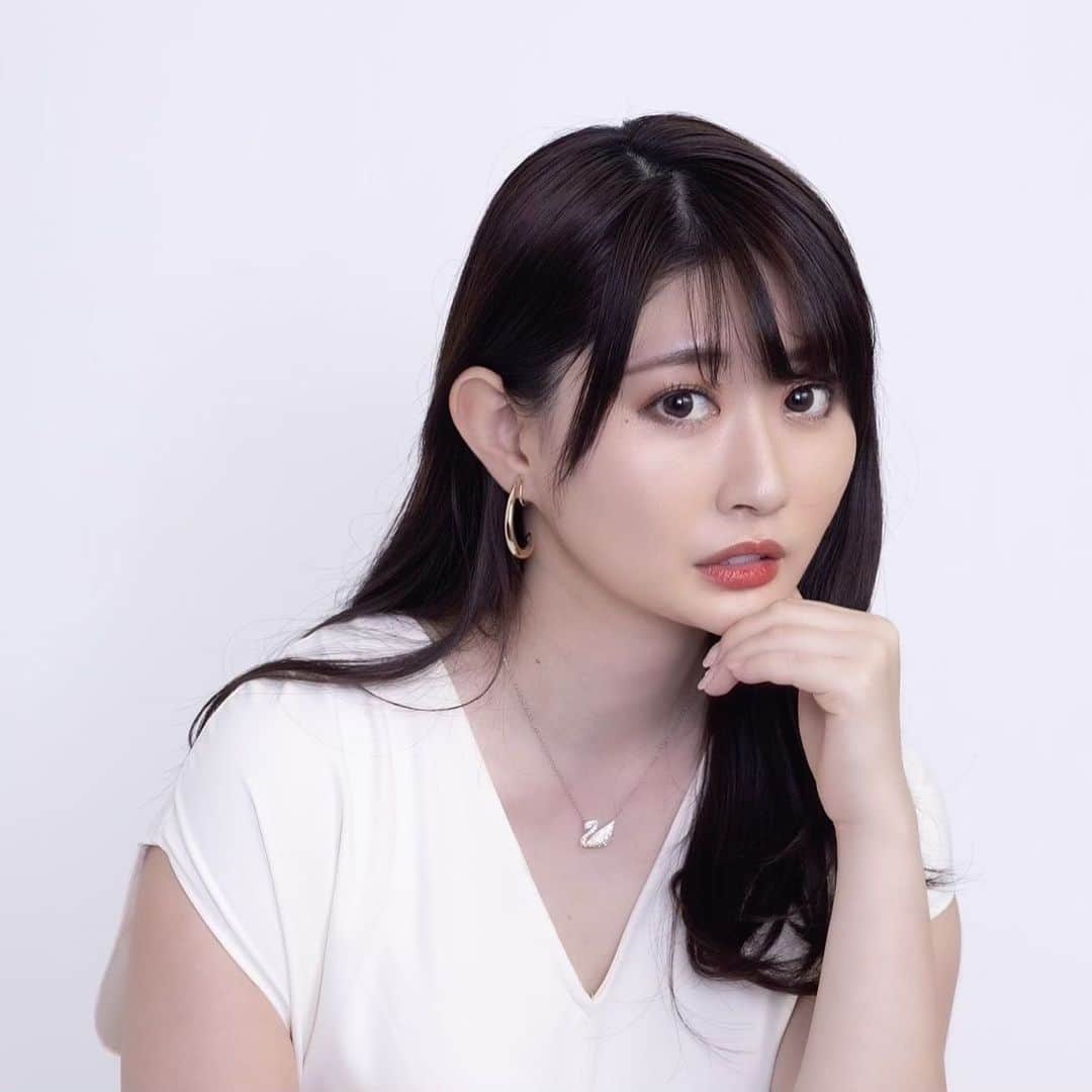 坂口莉果子のインスタグラム：「とてもコンディションが良かった日(ほぼメイクさんの力です)📸 写真家のJo Moriyamaさんに撮っていただける機会があり、バッチリ撮影していただきました😌 ・ ・ ・ #shooting #japan #tokyo #japanesegirl #japan_of_insta #instagood #instalike #photography #swarovski #撮影 #ポートレート #撮影モデル #被写体 #日本 #東京 #被写体モデル」