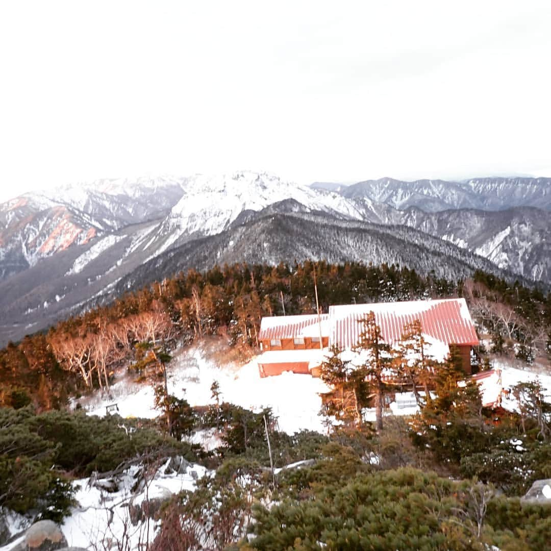 ＩＣＩ石井スポーツエベレスト＆ローツェ登山隊さんのインスタグラム写真 - (ＩＣＩ石井スポーツエベレスト＆ローツェ登山隊Instagram)「#西穂高岳#西穂高岳独標 #独標#西穂山荘 #ロープウェイ#冬山#雪だるま#クリスマス#石井スポーツ#登山学校#北アルプス#japanesemountain #mountaineering#奥田ガイド#山好きなひとと繋がりたい」12月6日 22時44分 - ishii_ishiisports