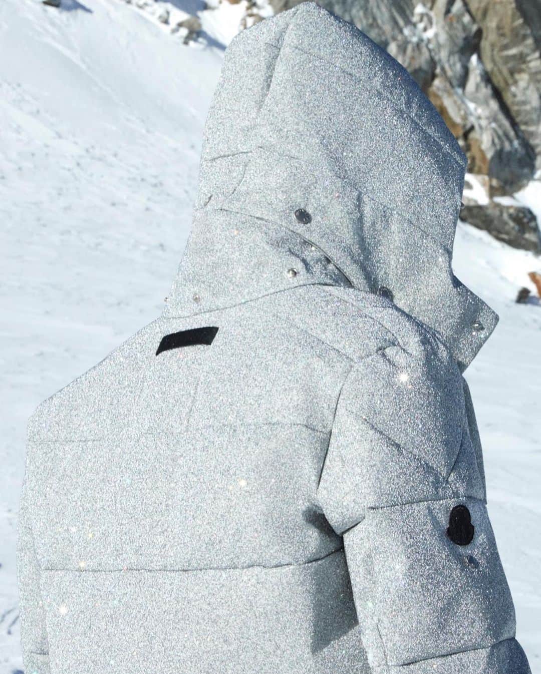 モンクレールさんのインスタグラム写真 - (モンクレールInstagram)「Ice Age.   The Lucent Dust jacket is lavished with micro-@Swarovski crystals for an otherworldly luminescence.   #MONCLER1017ALYX9SM  #MONCLERGENIUS @AlyxStudio @MatthewMWilliams #SwarovskiforProfessionals  Photography @ThomasLohrStudio Styling @MarcGoehring」12月6日 22時53分 - moncler