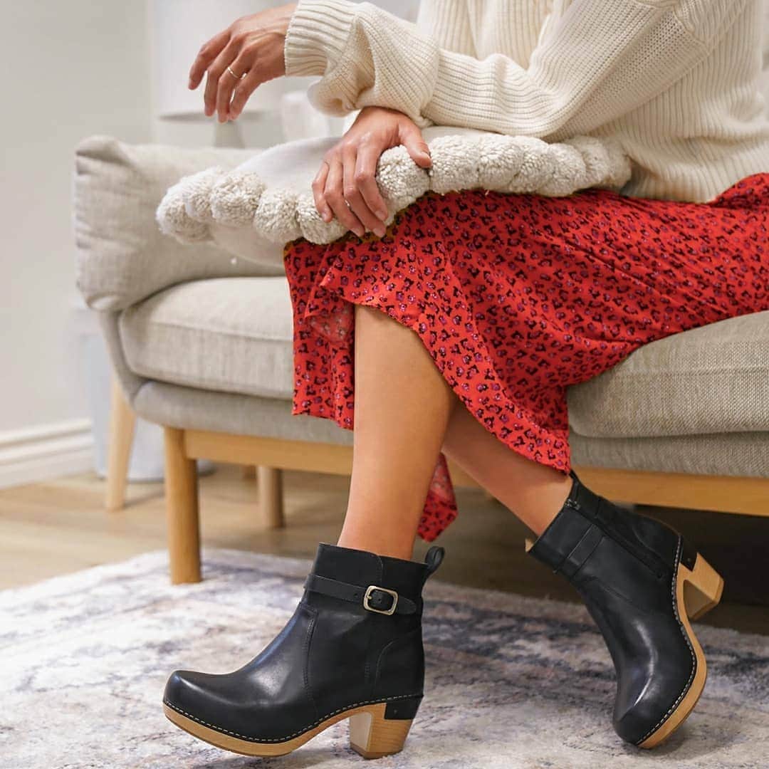 ダンスコのインスタグラム：「Feeling merry and bright! Shop Anya on our website now.」