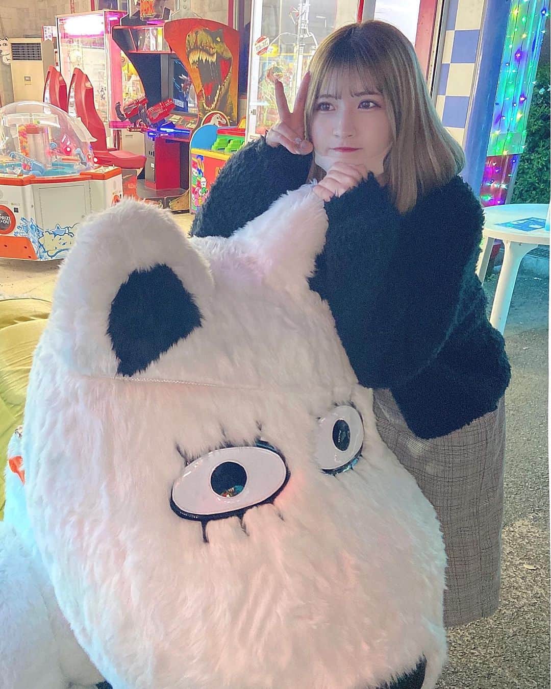 ちはるのインスタグラム：「今日たくさん寝たのにお風呂でも寝かけてた、それにしてもこの犬めーぎんぎんやな、おやすみなさい〜〜」