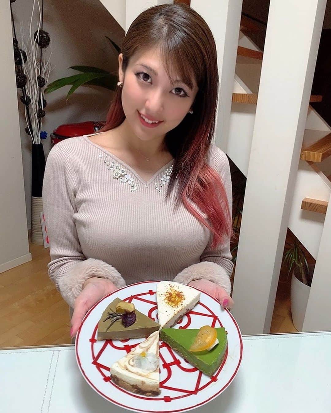 神谷麻美さんのインスタグラム写真 - (神谷麻美Instagram)「#namery の冷凍#チーズケーキ 美味しい☺️🍰💕✨ 私は溶かして食べてる方が好き🥰💕✨  #新宿スイーツ #チーズケーキ専門店」12月6日 23時15分 - asamice428