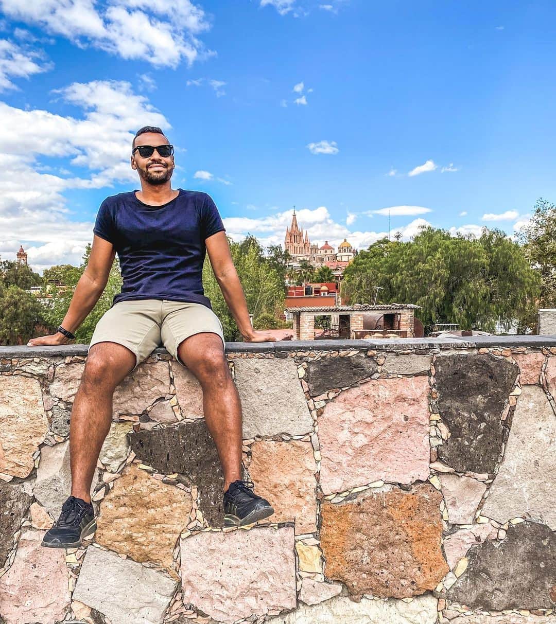 マーヴィン・マティプのインスタグラム：「Beautiful San Miguel de Allende Day 6 of our journey   @onewaytosomewhere   #institutoallende #artgallery #art #sanmigueldeallende  #onewaytosomewhere #travelblog #travelgram #travelcouple #backpacking #travel #travelphotography #love #travelgram #picoftheday #instagram #photo #beautiful #wanderlust #like #instatravel #adventure #travelblogger  #Hashtagsmadeby @e_l_s_i_e #nochkeinetrennunginsicht」