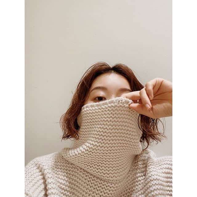 Eri Koyamaのインスタグラム：「. ハイネック連投😇 店舗限定で発売中のこの子も可愛いの♡ . . @ungrid_official @ungrid_staffsnap @eri_koyama_ #153cmコーデ」