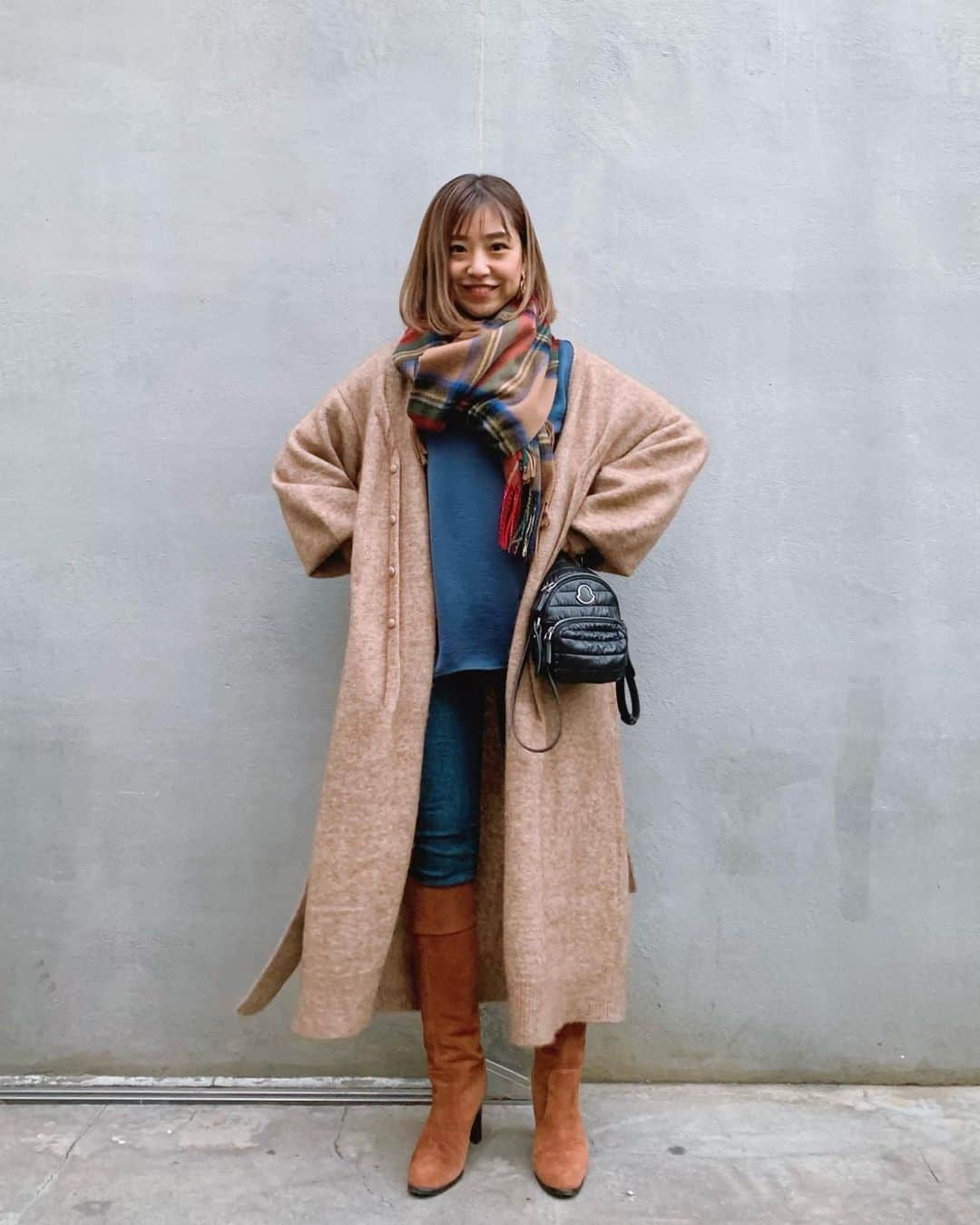 本橋優華のインスタグラム：「何で仁王立ちなのかわからないけど、 今日のカッコ好き。  #ootd#check#stall#muffler#tweedmill #knit#outer#wrinn#denim#longboots#tokyo」
