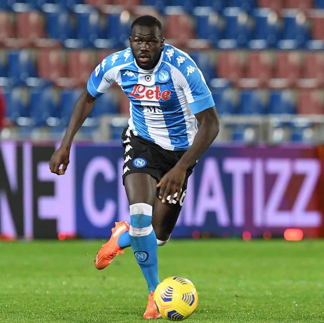 のインスタグラム：「Bravi tutti, avanti così 🙌🏿 —— Bravo à tous, continuons comme ça 💪🏿 —— Well done everyone, let's keep it up 👍🏿  #CrotoneNapoli 0-4 #SerieA #KK #blacklivesmatter 💙 #ForzaNapoliSempre」