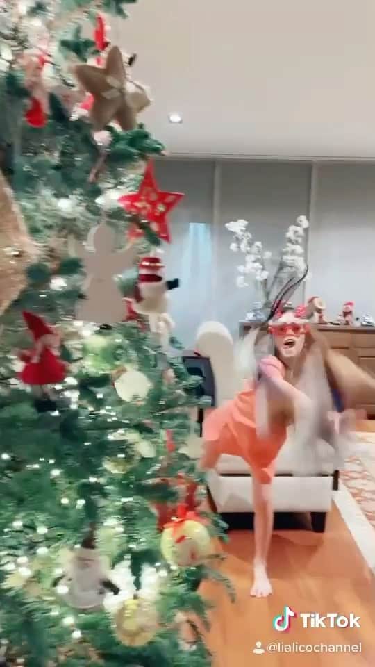 のインスタグラム：「やっとツリー飾ったよ🎄  #りありこチャンネル #クリスマスツリー  #chr」