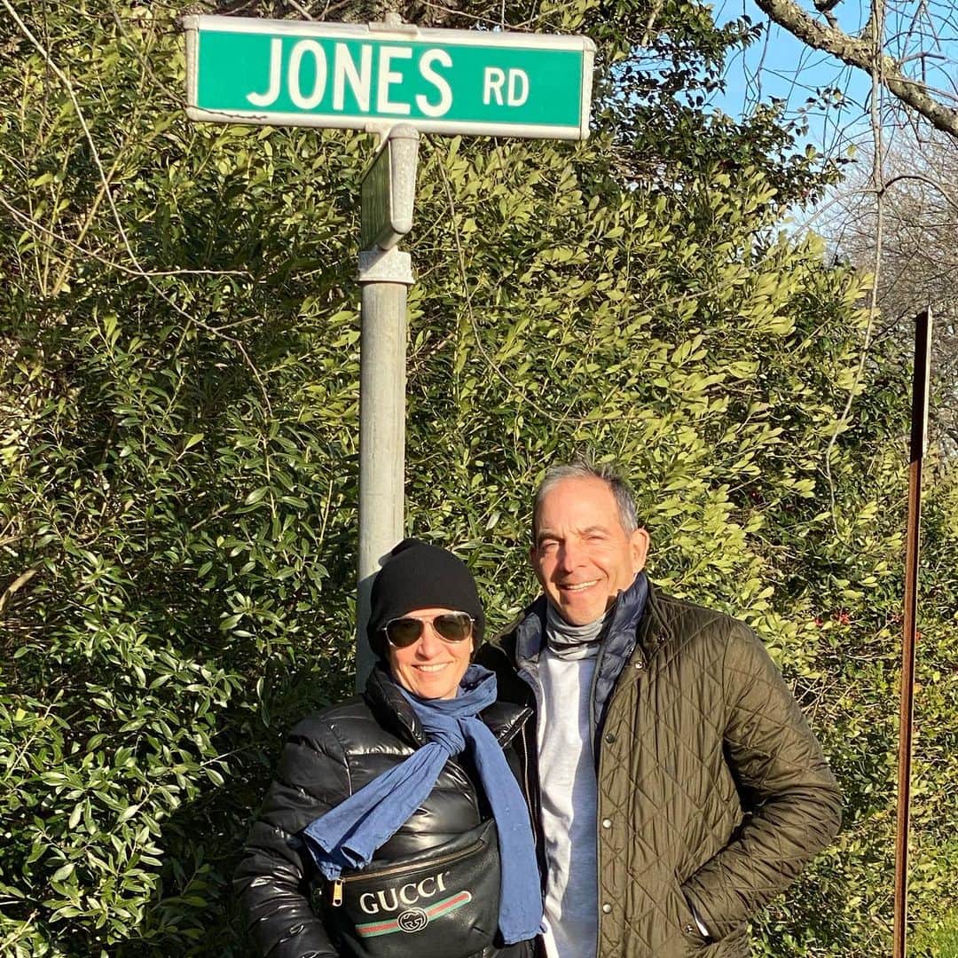 ボビー・ブラウンのインスタグラム：「A road well traveled. @sdplof @jonesroadbeauty」